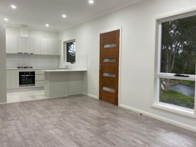 MODERN 2 BEDROOM SINGLE LEVEL HOME IN QUIET LOCATION