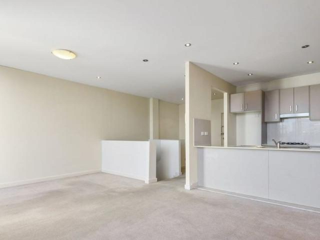 Modern 2 bedroom split level unit