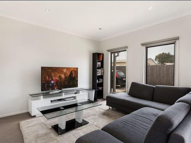 Modern 2 bedroom townhouse