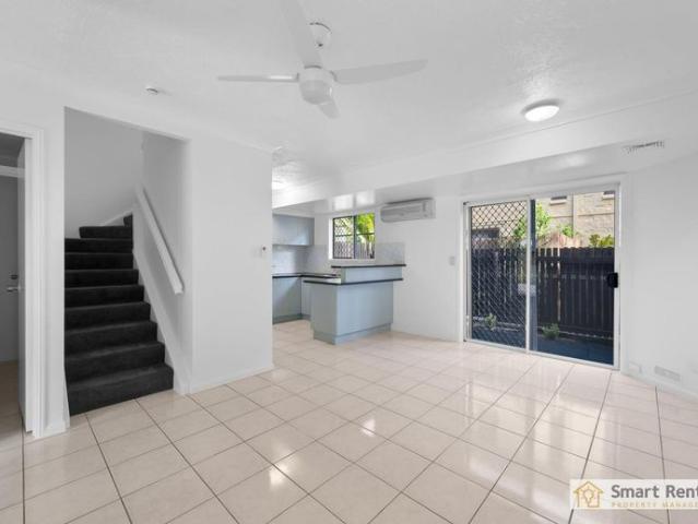 Modern 2 Bedroom Townhouse with Courtyard and Balcony in Prime Location