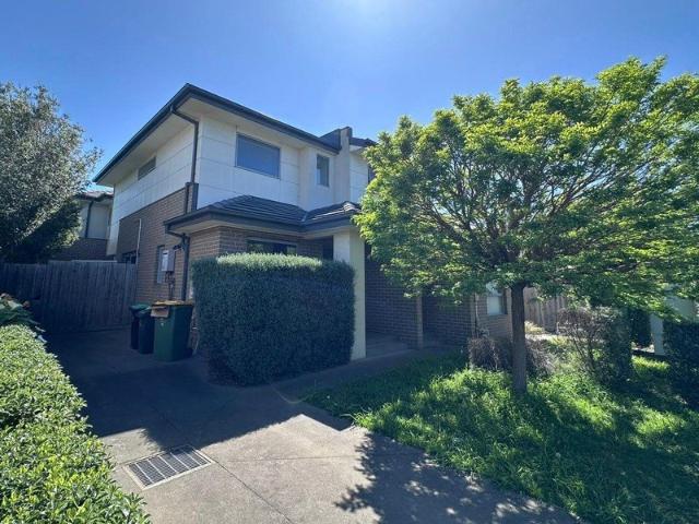 Modern 2 Bedroom Townhouse with Double Parking in Reservoir