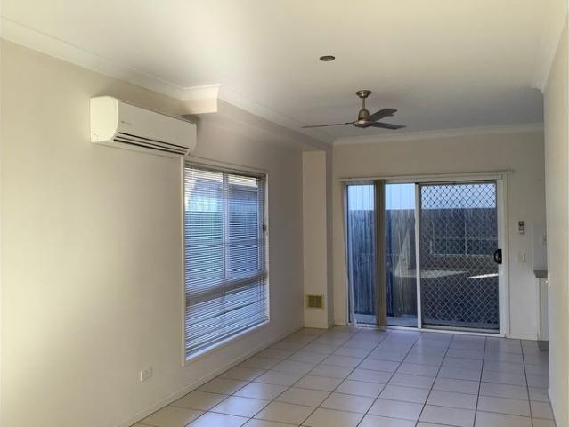 Modern 2 Bedroom Townhouse with Ensuites to Both Rooms