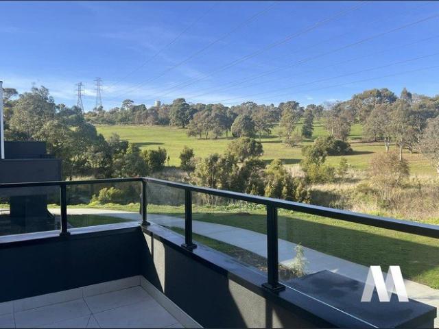 Modern 2 Bedroom Townhouse with Golf Course Views in Bundoora