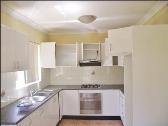 Modern 2 Bedroom Townhouse with large lock up garage