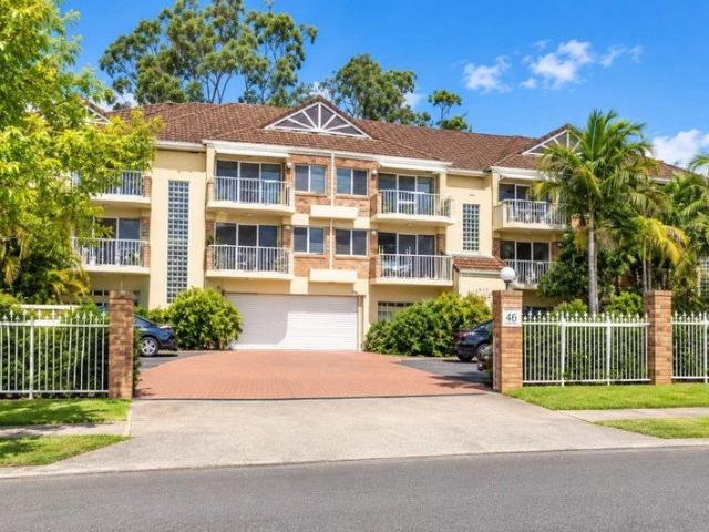 MODERN 2 BEDROOM TOWNHOUSE WITH POOL WALK TO GARDEN CITY