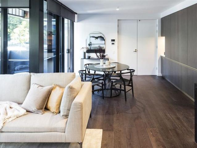Modern 2 bedroom Townhouse Double Storey Moments to Brisbane CBD book your inspection today!