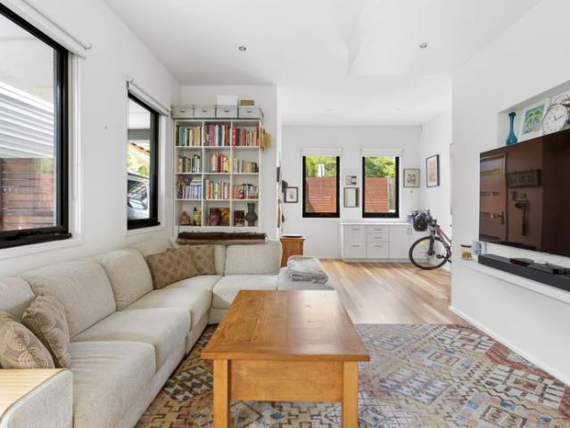 Modern 2 Bedroom Townhouse in the Heart of Seddon FURNISHED