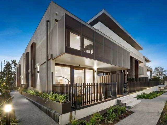 Modern 2 Bedroom Townhouse In A Perfect Location Mt Waverley School Zone!