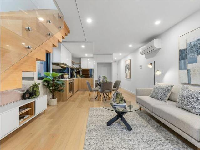 Modern 2 Bedroom Townhouse In A Perfect Location – Mt Waverley School Zone!