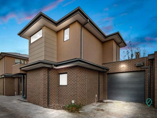 Modern 2 Bedroom Townhouse in Albion