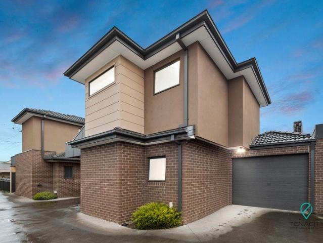 Modern 2 Bedroom Townhouse in Albion