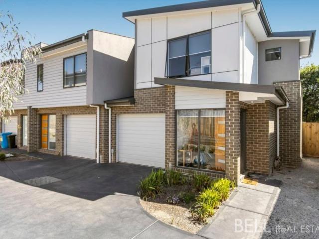 Modern 2 Bedroom townhouse in convenient location