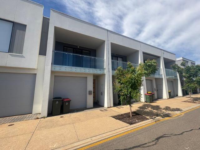 Modern 2 Bedroom Townhouse In Munno Para!
