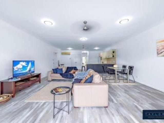 Modern 2 Bedroom Townhouse in Prime Cannonvale Location