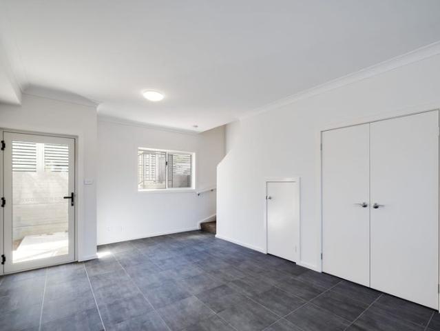 Modern 2 Bedroom Townhouse in Prime Morisset Location