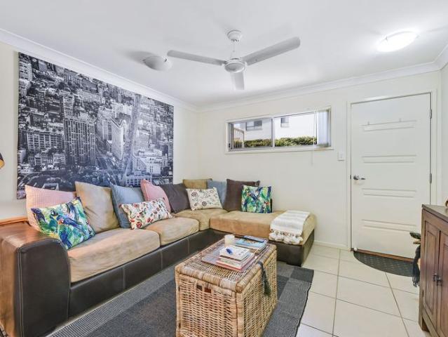 Modern 2 Bedroom Townhouse Living in the Heart of Mango Hill