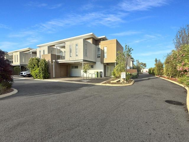Modern 2 Bedroom Unit!