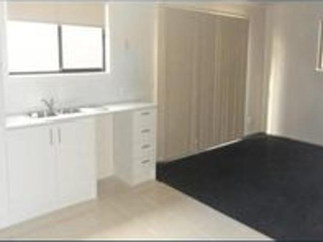MODERN 2 BEDROOM UNIT!