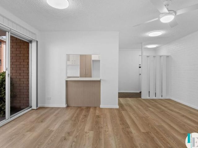 Modern 2 Bedroom Unit in Convenient Wollongong Location