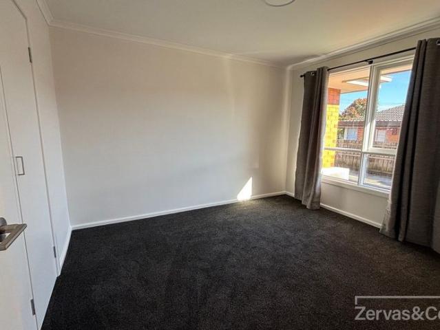 Modern 2 Bedroom Unit in Convenient Location