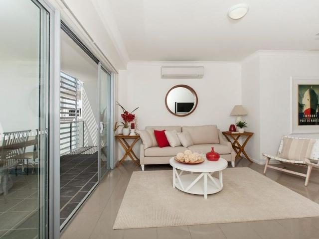 Modern 2 Bedroom Unit in Coopers Plains