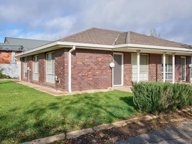 Modern 2 Bedroom Unit in Central Wagga!