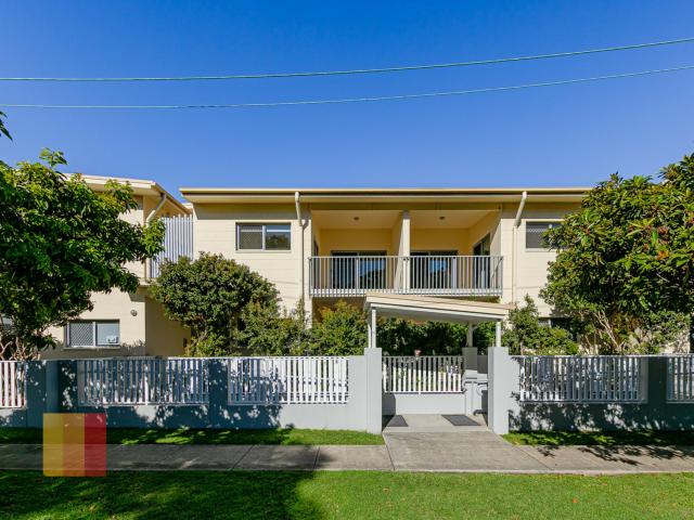 MODERN 2 BEDROOM UNIT IN CENTRAL LOCATION