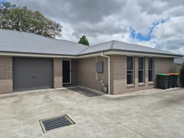 Modern 2 Bedroom Unit in a Quiet Location
