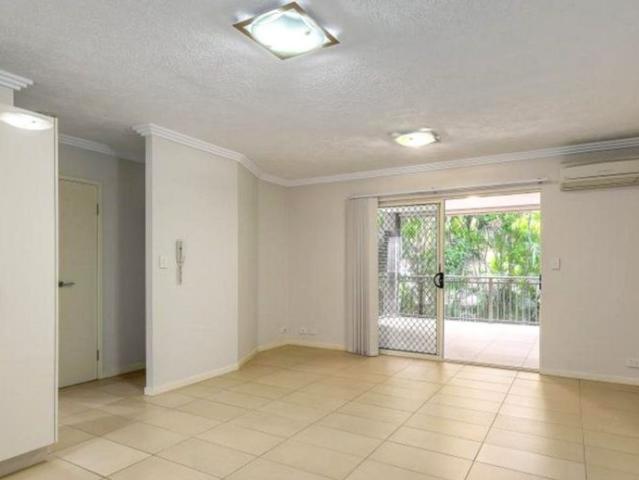 Modern 2 Bedroom Unit in Nundah