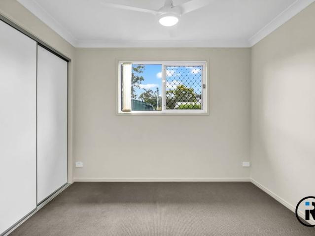 Modern 2 bedroom unit in Prime Kingston Location