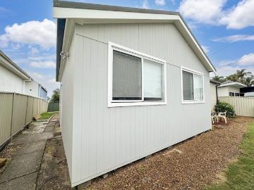 Modern 2 Bedroom Unit in Toukley!