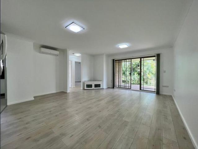 MODERN 2 BEDROOM UNIT IN THE HEART OF MERRYLANDS!