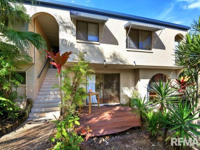 Modern 2 bedroom unit just 400 metres from the beach