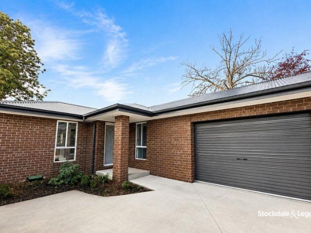 MODERN 2 BEDROOM UNIT NEXT TO NEW CONDITION