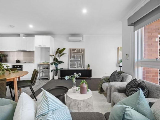 MODERN 2 BEDROOM UNIT, WALK TO TOWN
