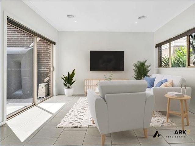 Modern 2 Bedroom Unit with 3 split aircon systems – Steps from Melton Train Station