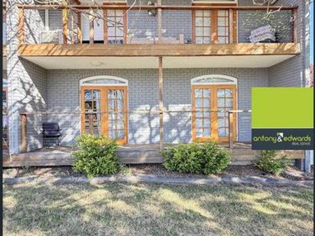 Modern 2 Bedroom Unit with Carport