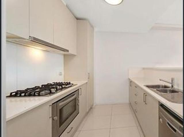 MODERN 2 BEDROOM UNIT WITH COURTYARD