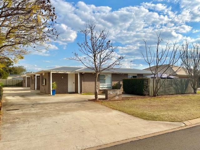 Modern 2 Bedroom Unit with Low Maintenance Living