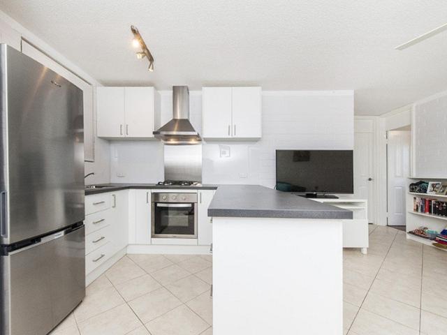 Modern 2 Bedroom Unit with Nature on Your Doorstep available 5th October