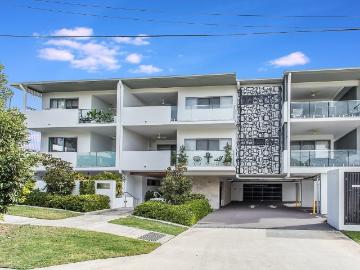 Modern 2 Bedroom Unit With Secure Parking In The Heart Of Taringa