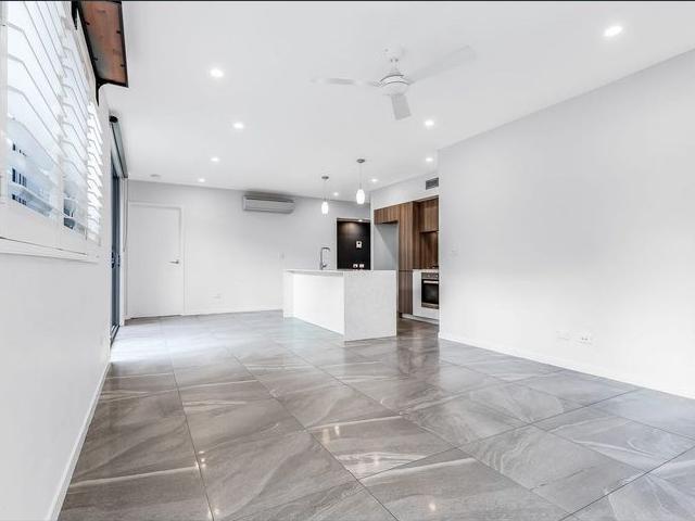 Modern 2 Bedroom Unit With Secure Parking In The Heart Of Taringa
