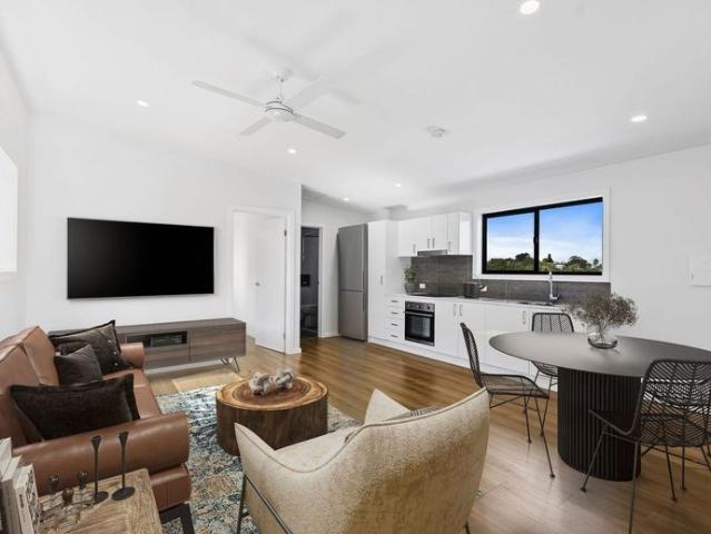 MODERN 2 BEDROOM VILLA IN SOUGHT AFTER HIGHFIELDS LOCATION