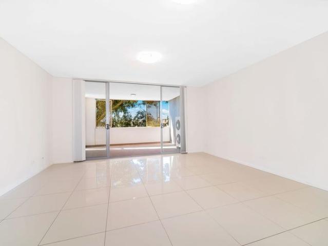 Modern 2 Bedroom with Enclosed Study Apartment close to amenities