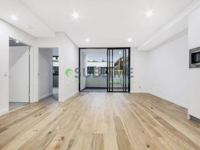 Modern 2 Bedroom with Parking and Storage Cage!