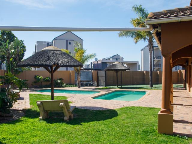Modern 2 Bedroom, 11⁄2 Bathroom Apartment Available to Let