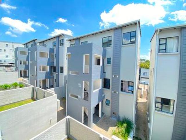modern 2 bedroom, 2 bathroom apartme.