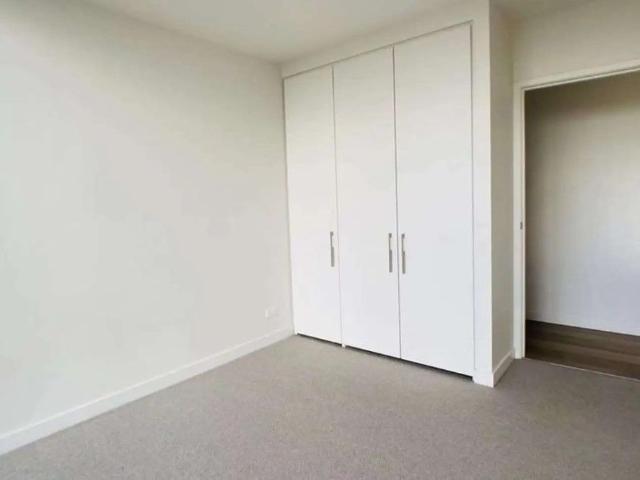 Modern 2 Bedroom, 2 Bathroom Apartment for Rent in Prime Melbourne Location