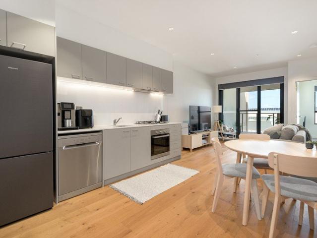 Modern 2 Bedroom, 2 Bathroom Apartment in Prime Frankston CBD Location