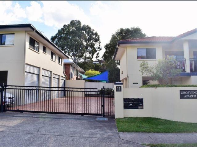 Modern 2 Bedroom, 2 Bathroom Apartment in the Heart of Toowong